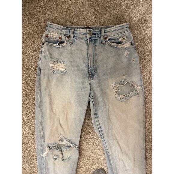 Abercrombie & Fitch High Rise Distressed Raw Hem Mom Jean, 4R (27) - Picture 3 of 7